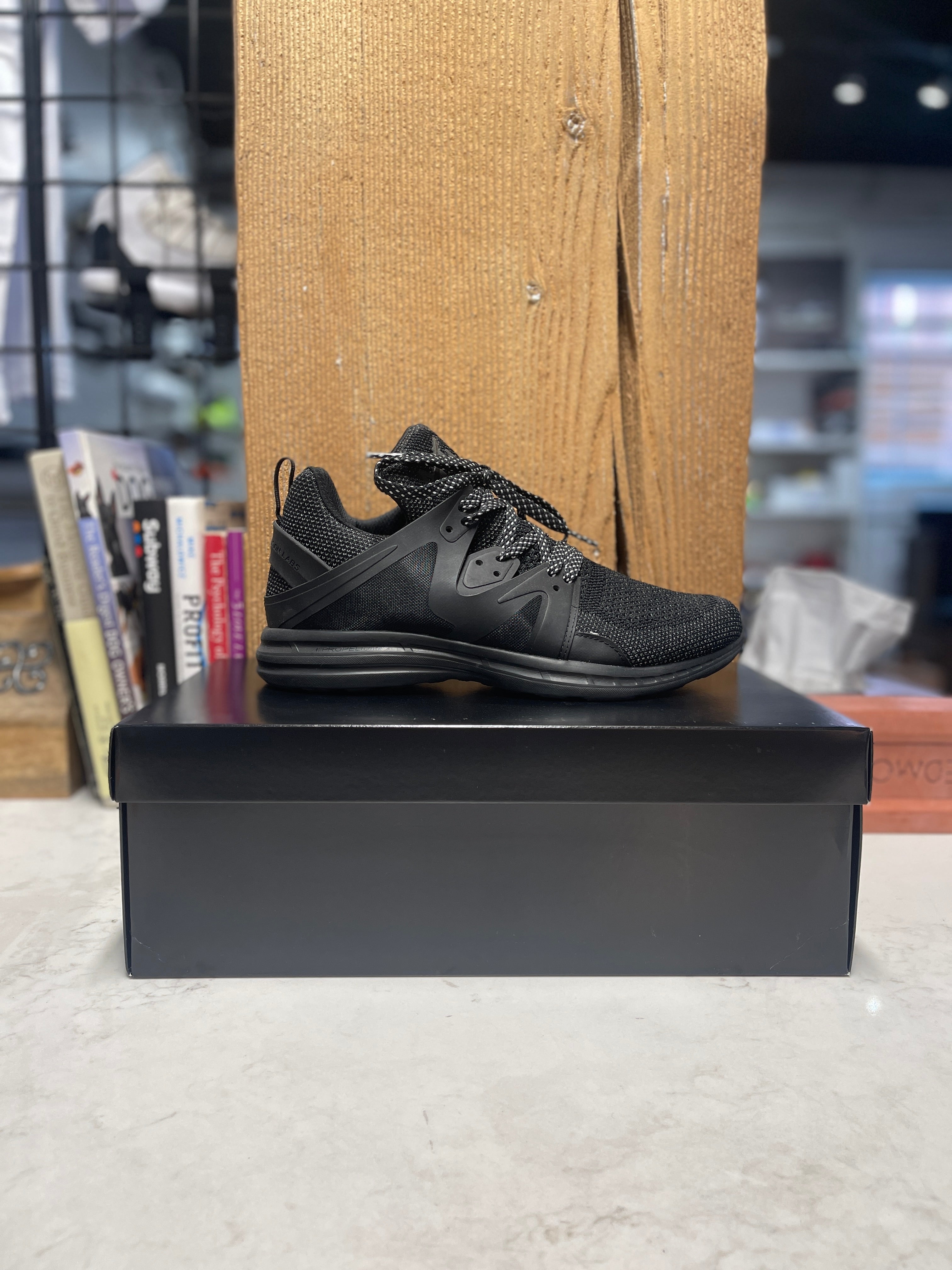 Apl sales ascend sneakers